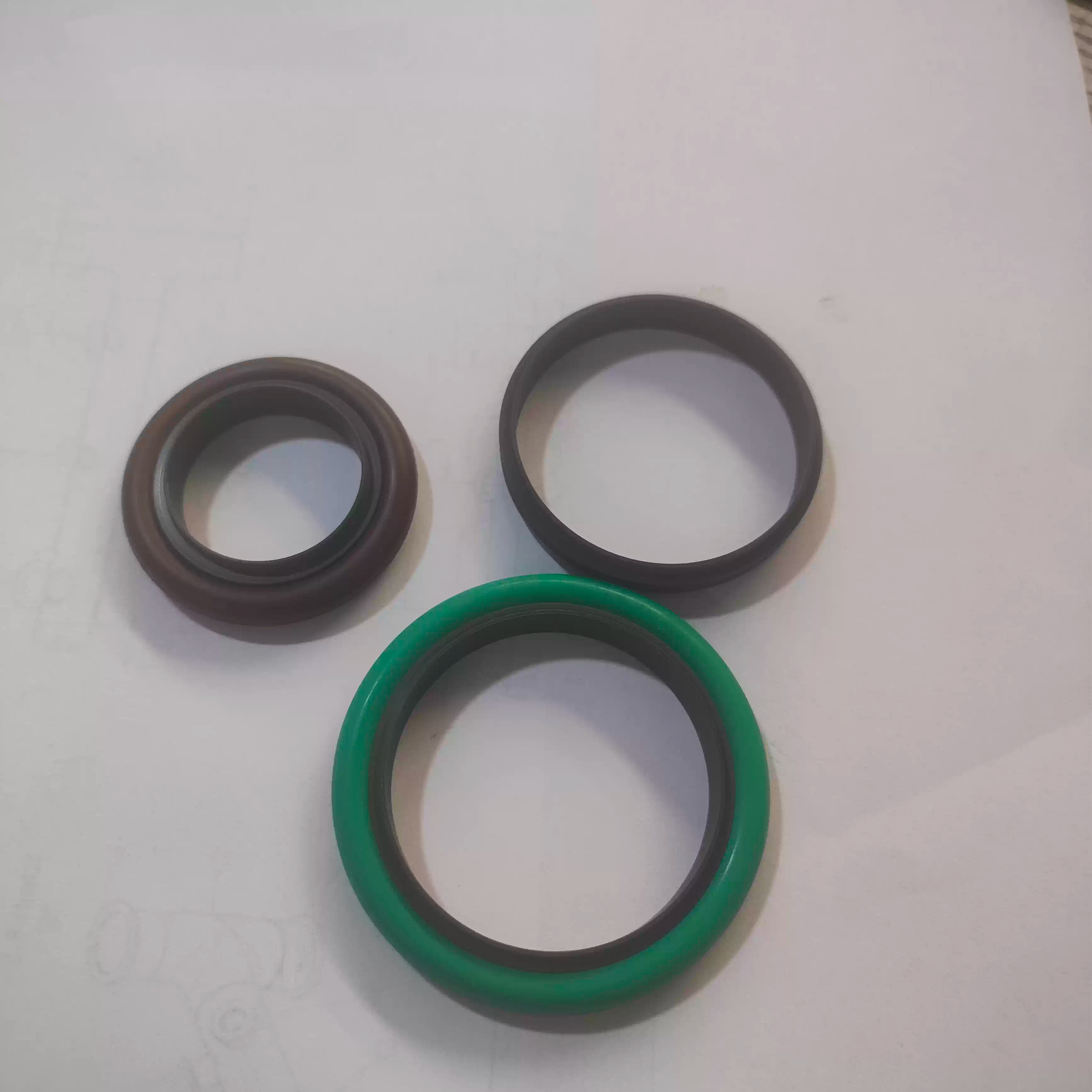 PVC material ISO KF vacuum center support with fluororubber corrosion-resistant anti-static and insulating positioning ring